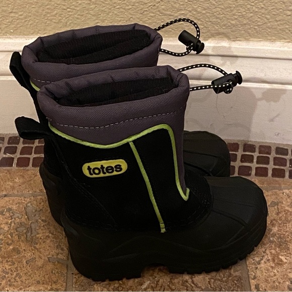 NWOT~TOTES Toddler Black Green Snow Boots Size 8-Unisex - Picture 2 of 7